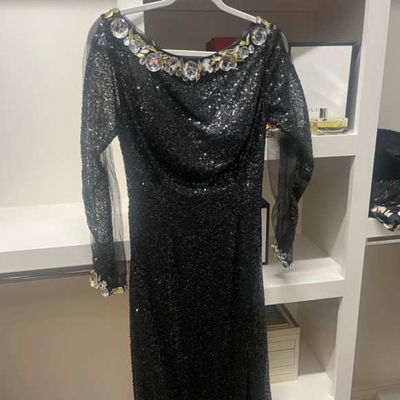 Gown - Picture 1 of 8